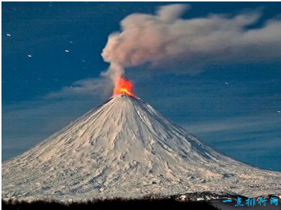 克柳切夫斯卡娅火山，苏联(大约高度:15912英尺)