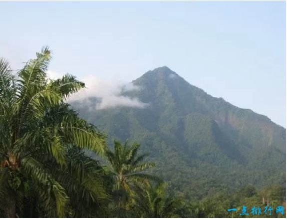 喀麦隆火山，喀麦隆(接近高度:13353英尺)