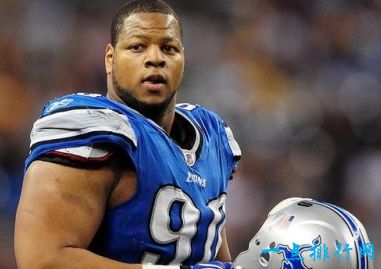 Ndamukong Suh——2600000美元