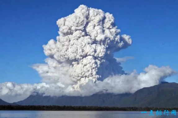 瓜亚蒂里火山，阿根廷(大约高度:19,882英尺)