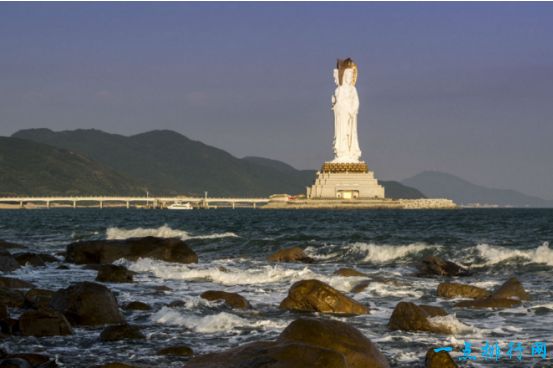 世界上最高的海上观音像，三亚南山海上观音像高达108米