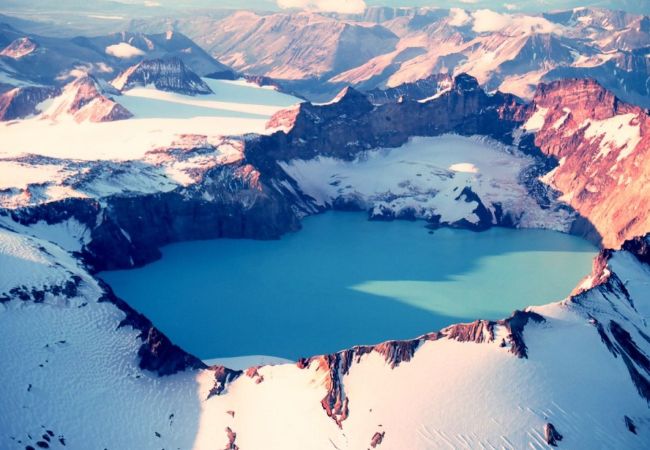 卡特迈火山口湖