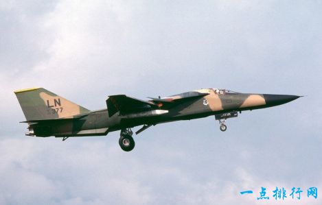 F-111“土豚”轰炸机