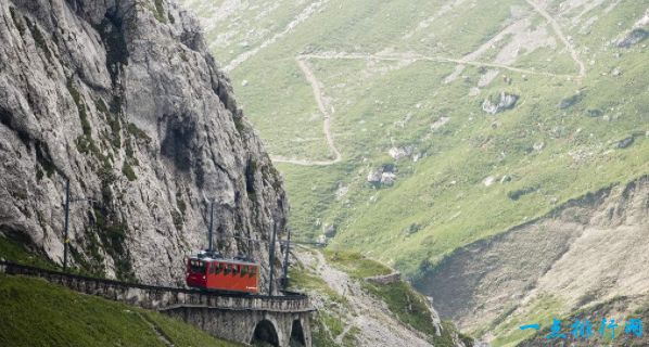 世界上最陡峭的铁路 120年零事故